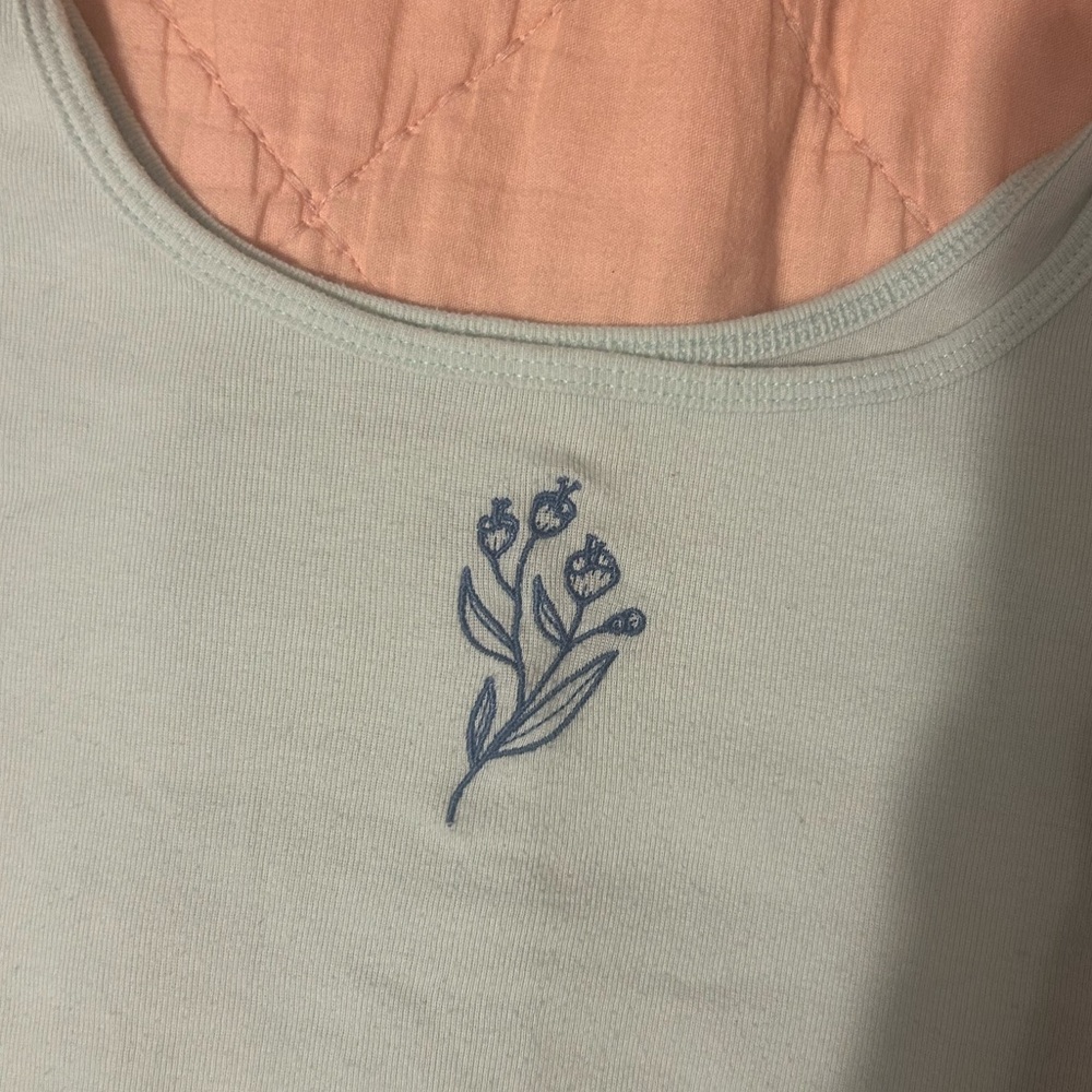 Floral Embroidered Crop Top - Picture 3 of 4